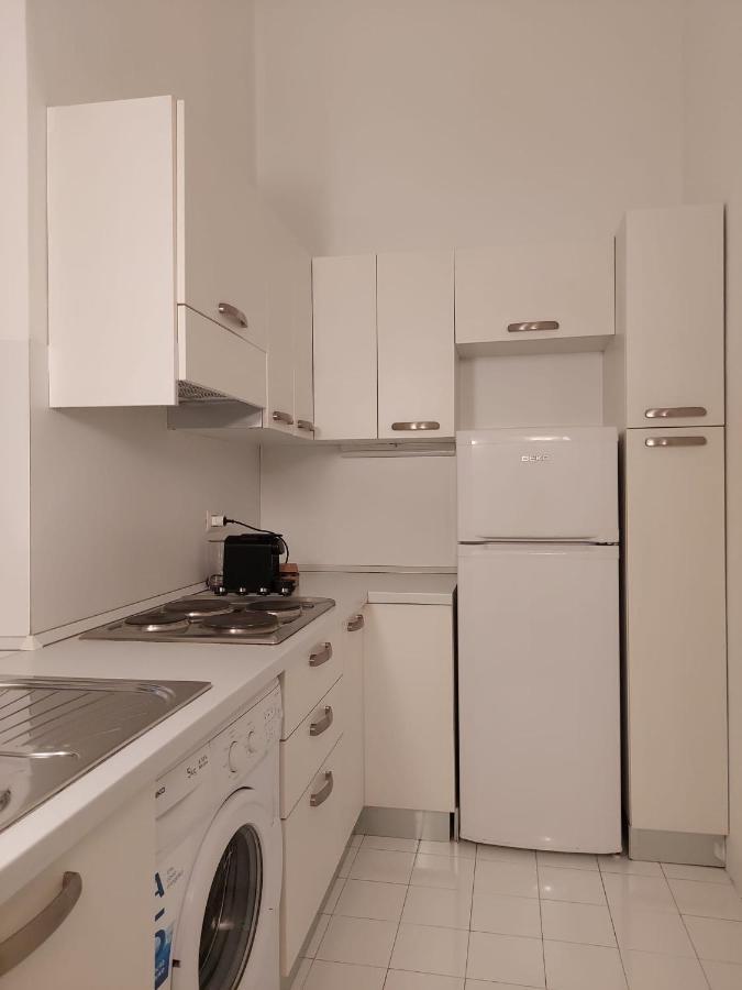 Pretty Apartment Милано Екстериор снимка